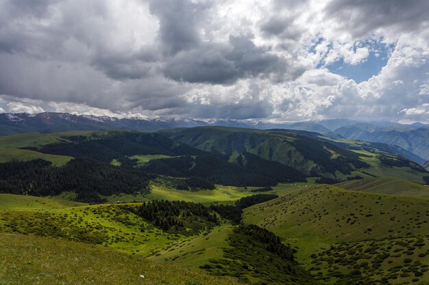 Vista de un hermoso paisaje de montaña.