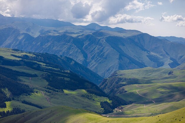 Vista de un hermoso paisaje de montaña.