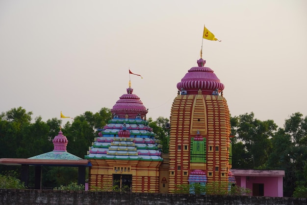 Foto vista del hermoso templo hindú en puri