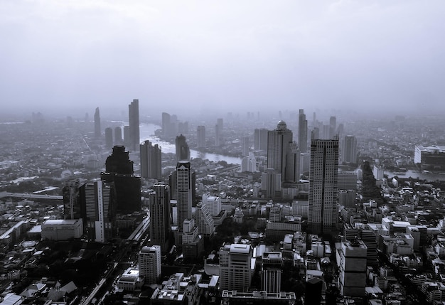 Vista del horizonte en blanco y negro desde la parte superior del King Power Mahanakhon