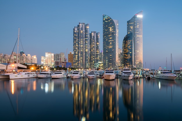 Vista del horizonte de la ciudad de Busan en el distrito de Haeundae