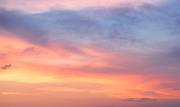 Vista del horizonte de reemplazo del cielo de Orange Sunset