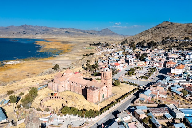 Vista de la iglesia del apóstol de santiago en pomata perú