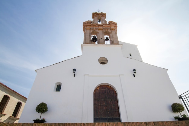 Vista de la iglesia local ubicada en la localidad española de sanlúcar.