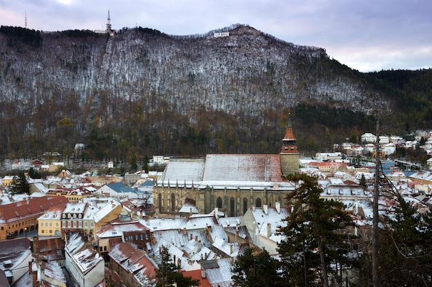 Vista de la Iglesia Negra en Brasov