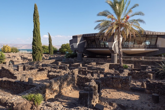 Vista de la iglesia de peregrinación de San Pedro en Capernaum Israel Foto de alta calidad