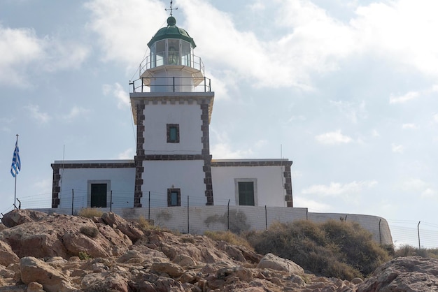 Vista de la Iglesia de pie en la costa Creta Grecia