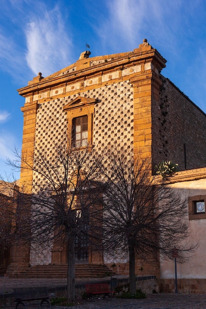 Vista de la iglesia de San Domenico en Aidone, Sicilia