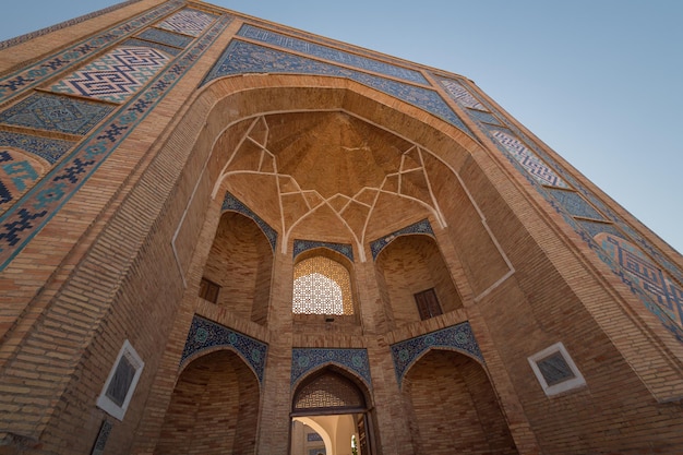 Vista impressionante da Mesquita Hazrati Imam e da Madrasah Muyi Mubarak Museu da Biblioteca Moyie Mubarek em Tashkent, Uzbequistão