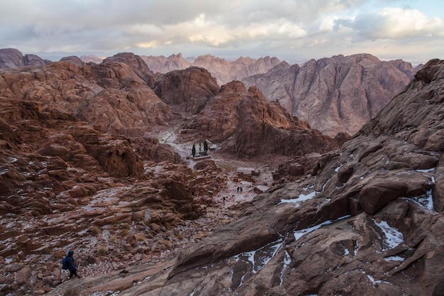 Vista incrível da Montanha Sinai e do Santo Elias, vista matinal do topo do Monte Moisés. Sinai M