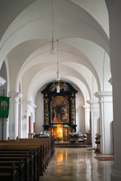 Vista interior de la Colegiata de San Miguel en Mondsee