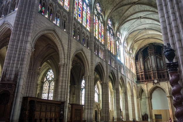 Foto vista interior da basílica de saintdenis