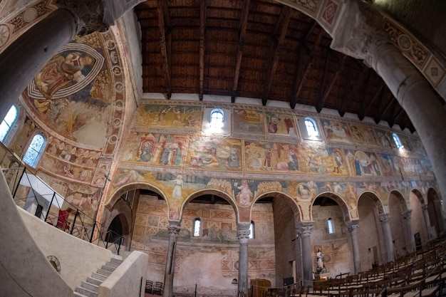 Vista interior da cúpula da abadia da igreja de Pomposa