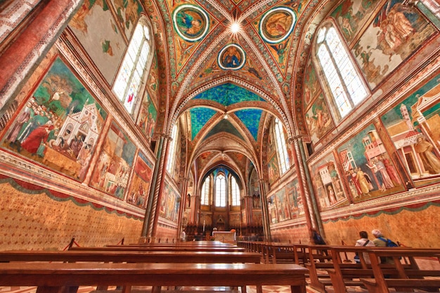 Vista interior da Igreja Assisi Dome Saint Francis