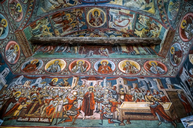 Vista interior del monasterio de Moldovita en Moldovia Rumania el 18 de septiembre de 2018