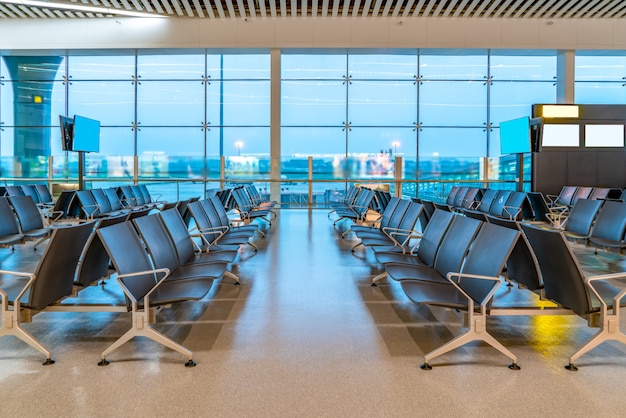 Vista interior de la terminal del aeropuerto