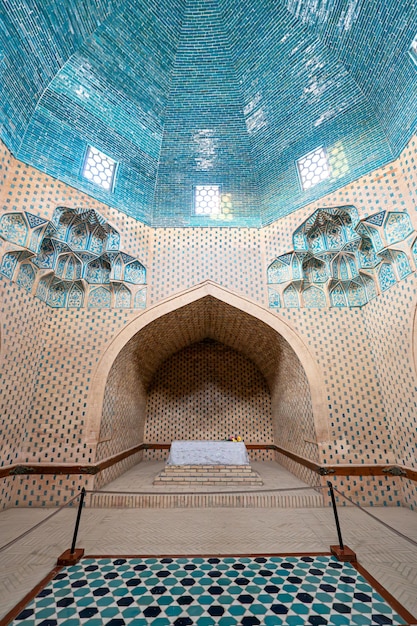 vista interna do mausoléu de Mazlumkhan Sulu em Mizdakhan Karakalpakstanuzbekistan