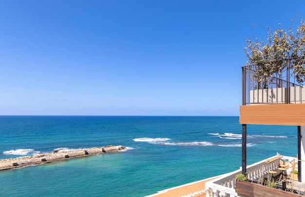 Vista de Israel de la costa del mar de la costa de Tel Aviv y el histórico puerto antiguo de Jaffa Namal Yafo