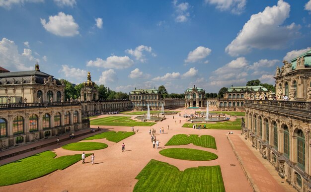 Foto una vista de los jardines desde la parte superior de la torre