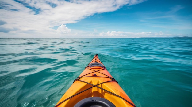 una vista desde un kayak del océano