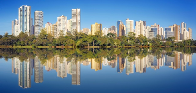 Foto vista del lago igapp en la ciudad de londrina brasil