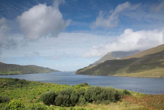 Vista del lago Killary Fjord en Leenane Connemara Galway Irlanda