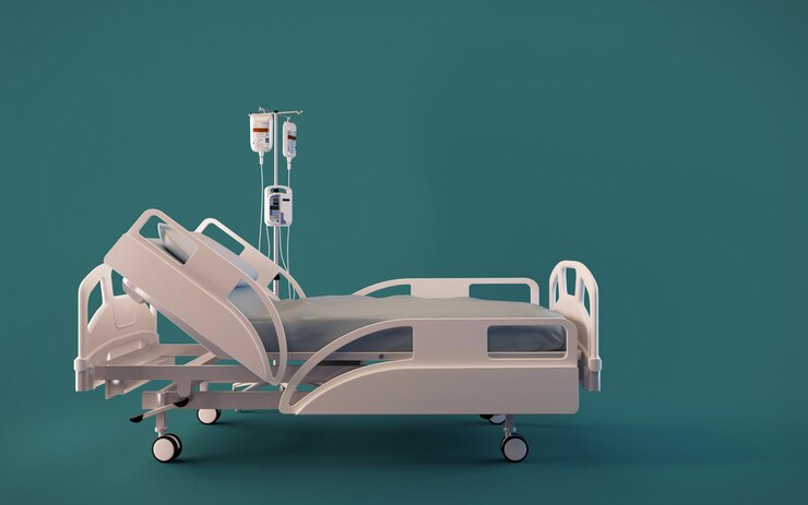 Vista lateral de la cama de hospital aislada sobre fondo azul. Concepto de seguro. Representación 3d