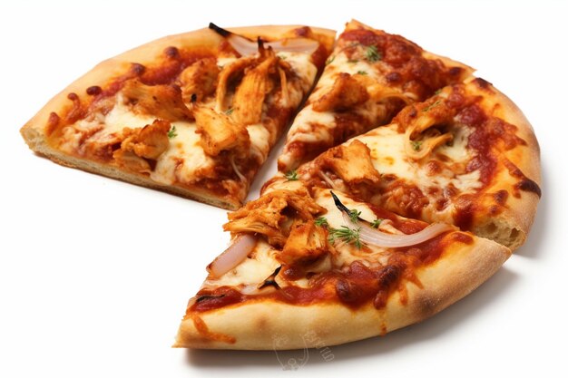 Vista lateral de la pizza con rebanadas de pimienta y rebanada de pizza y harina en utensilios de cocina de tablero