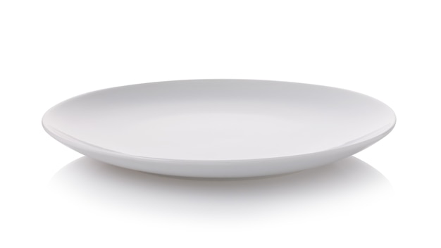 Vista lateral de la placa de cerámica vacía blanca de un objeto aislado