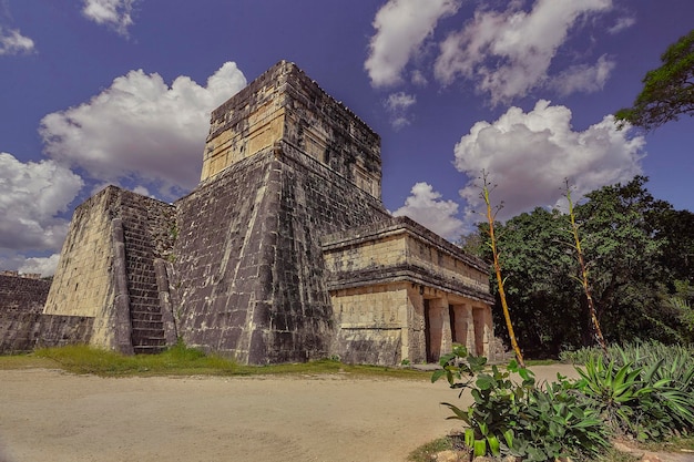 Vista lateral del Templo del Jaguar