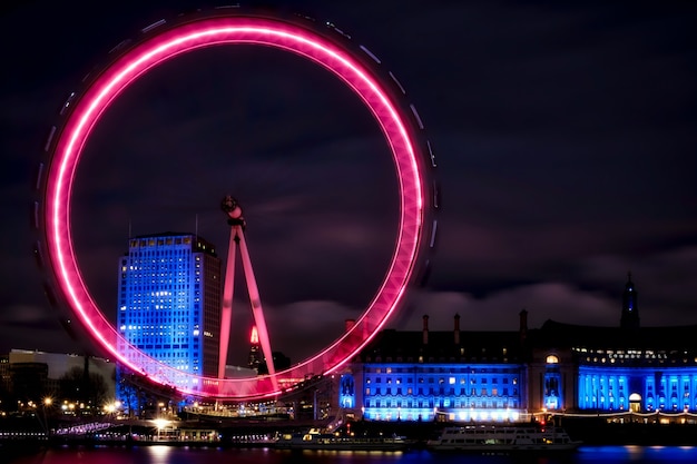 Vista del London Eye de noche