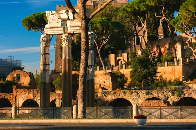 Vista de los lugares emblemáticos de Roma por la mañana