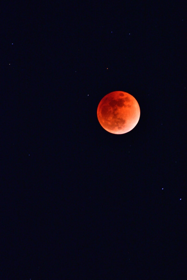 Foto vista de la luna por la noche