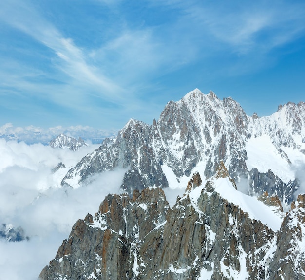 Vista del macizo montañoso del Mont Blanc desde Aiguille du Midi Monte Francia