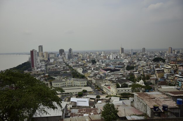 Vista del Malecón y el Río Guayas en Guayaquil