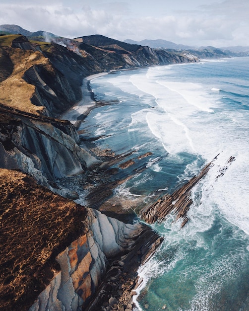 Vista del mar desde un ángulo alto