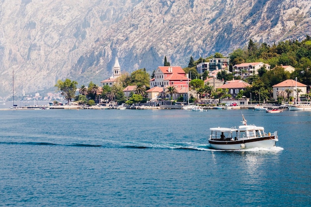 Vista desde el mar a la ermita