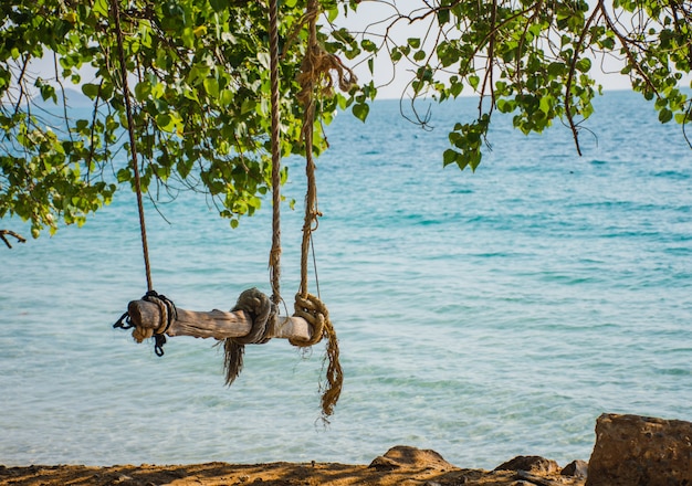 Vista del mar en la playa de Nang Ram, provincia de Rayong, Tailandia