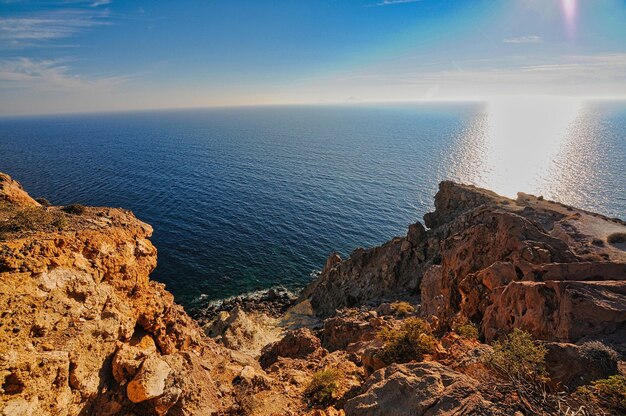 Vista del mar desde una roca