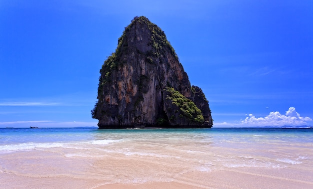 Vista del mar en el sur de Tailandia, provincia de Krabi