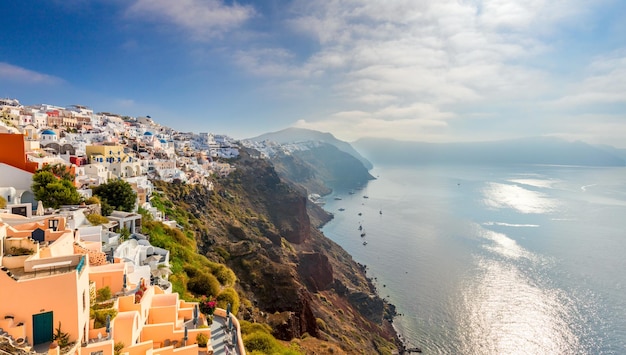 Vista matutina de la isla de Santorini Grecia Colores pintorescos del famoso complejo griego Oia Santorini Grecia Europa