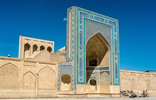 Vista de la mezquita de Kalyan en Bukhara, Uzbekistán. Asia Central