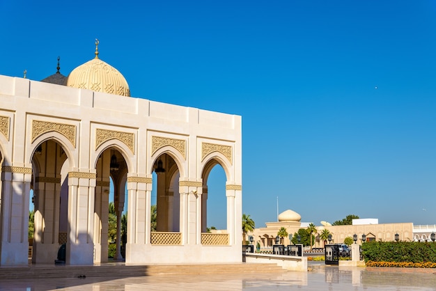 Vista de la mezquita de Zabeel en Dubai, Emiratos Árabes Unidos