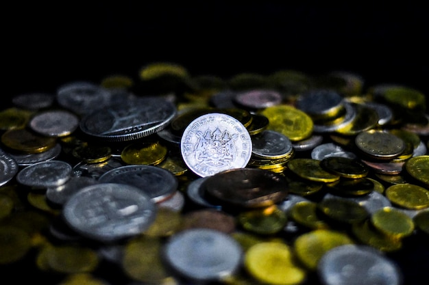 Vista de las monedas en ángulo alto