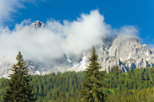 Vista de la montaña de los Dolomitas italianos