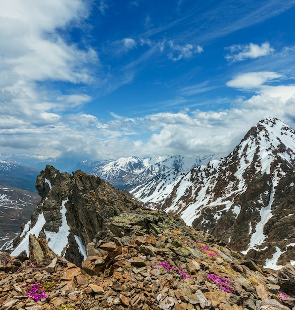 Vista de la montaña desde la estación superior del remonte de Karlesjoch