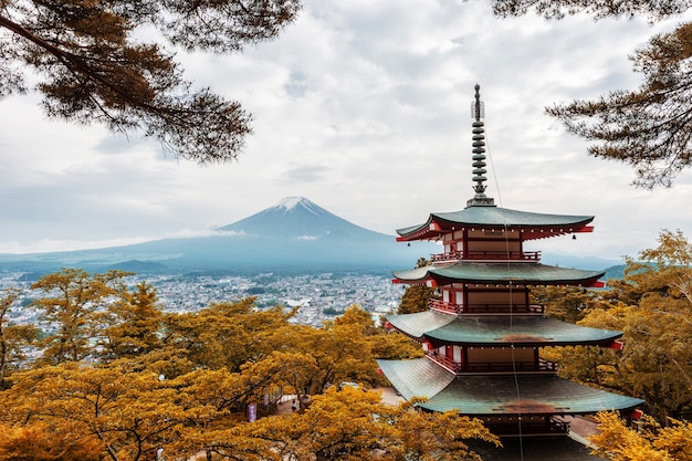 Vista de la montaña Fuji desde la Pagoda Chureito
