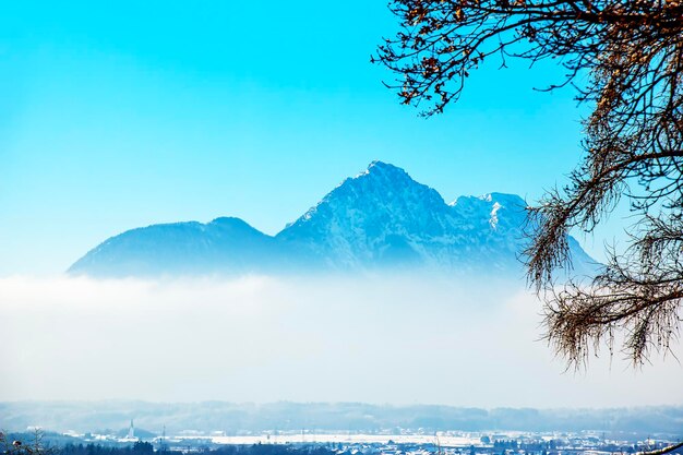 Foto vista de la montaña untersberg en los alpes de salzburgo, austria