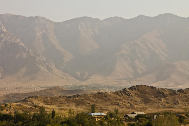 Vista de las montañas Zarafshan Range, parte de Pamir, Samarcanda, Uzbekistán