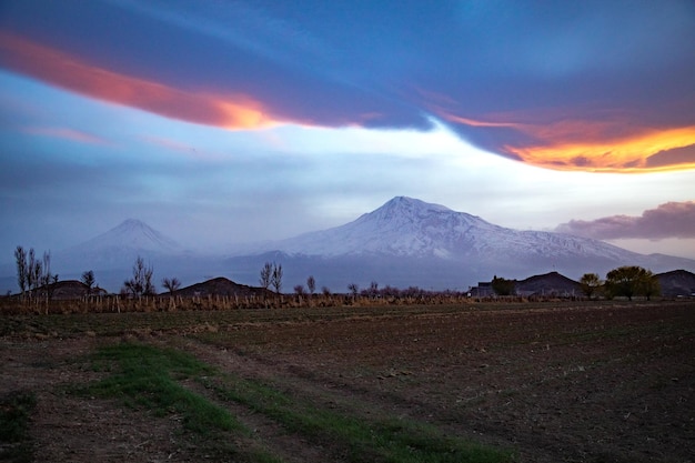 Vista del monte Ararat al atardecer desde ArmeniaxDxA